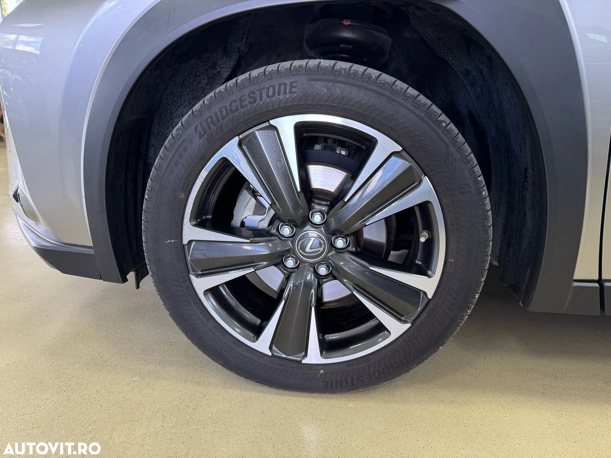 Lexus UX 250h 2.0L HEV 20H- (178 HP) 4X4 CVT F Sport - 17