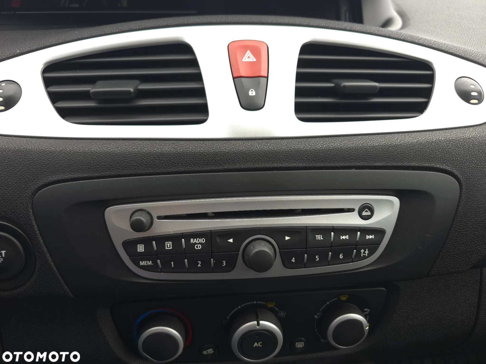 Renault Scenic 1.6 16V 110 TomTom Edition - 24