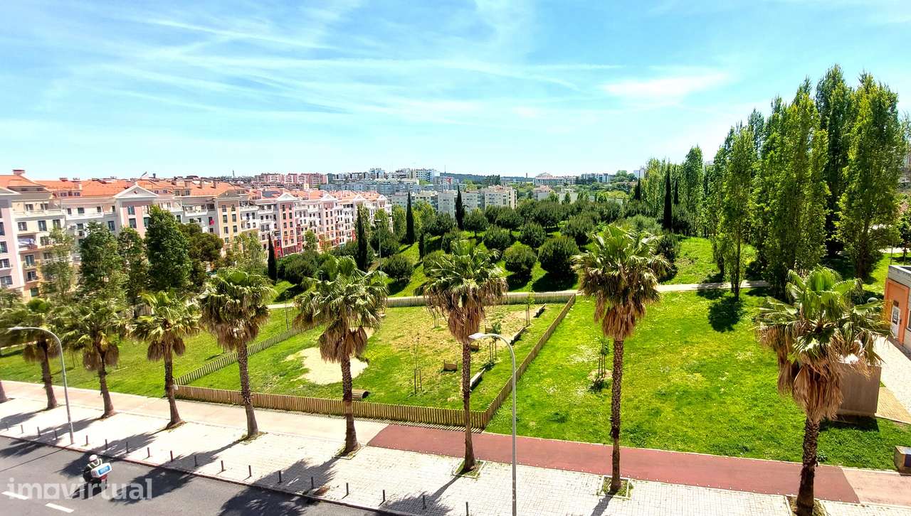 T2 todo orientado a SUL, VARANDAS, VISTA PANORÂMICA, à porta de LISBOA - Grande imagem: 4/41