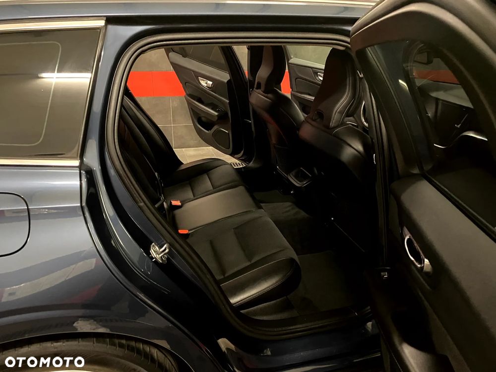 Volvo V60 D4 Geartronic Momentum - 24