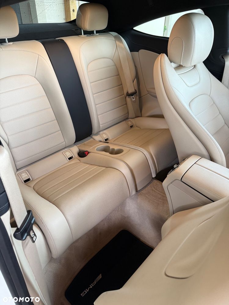 Mercedes-Benz Klasa C 300 7G-TRONIC - 30