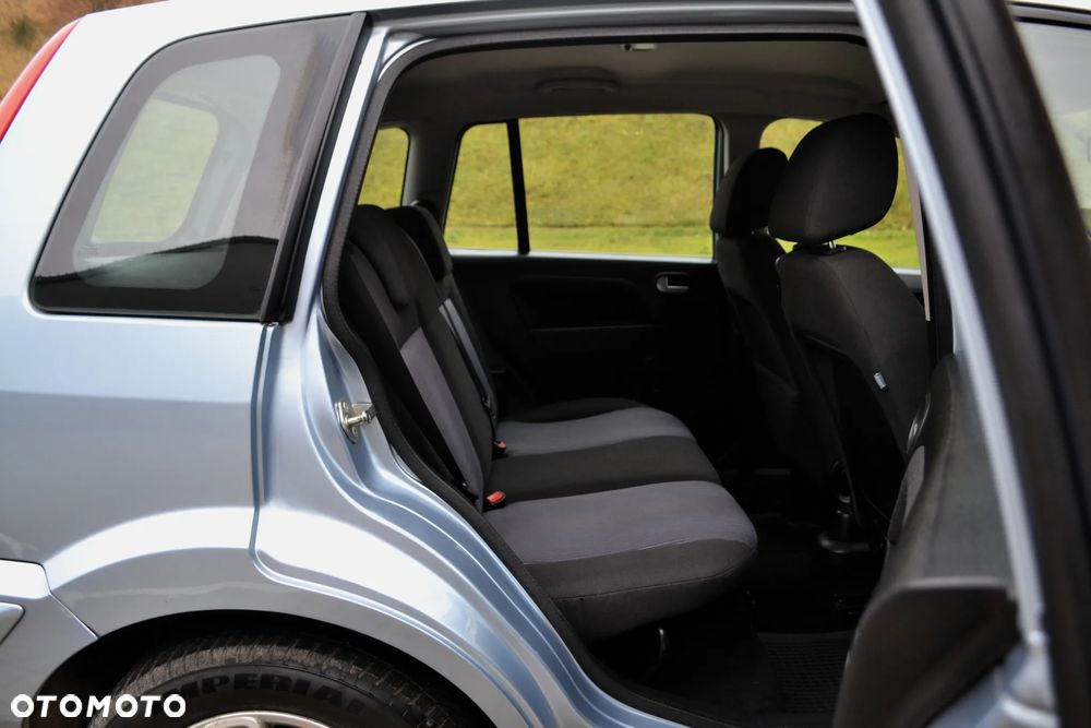 Ford Fusion 1.6 Ambiente - 15