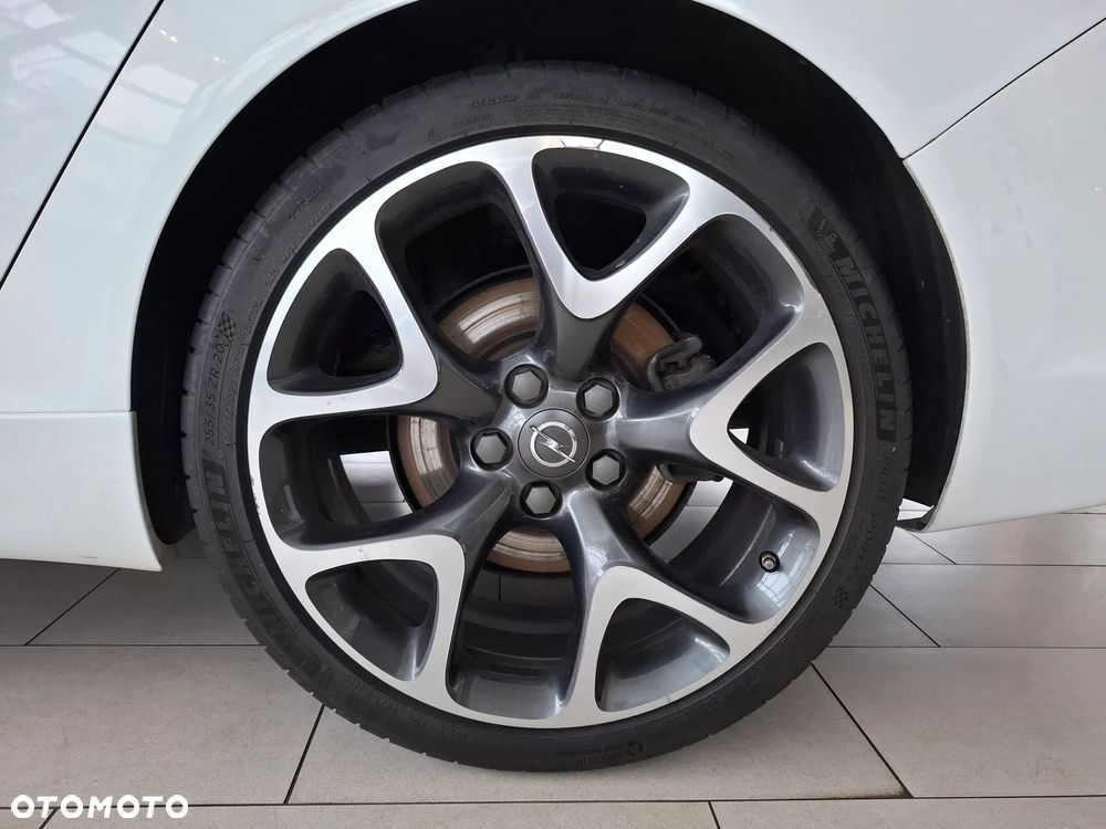 Opel Insignia 2.8 T V6 OPC - 11