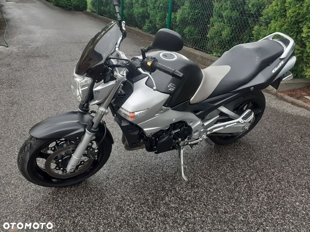 Suzuki GSR - 7