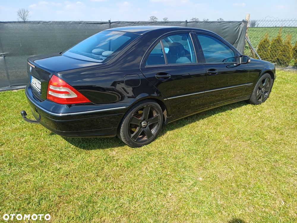 Mercedes-Benz Klasa C 180 Kompressor Automatik Avantgarde - 16