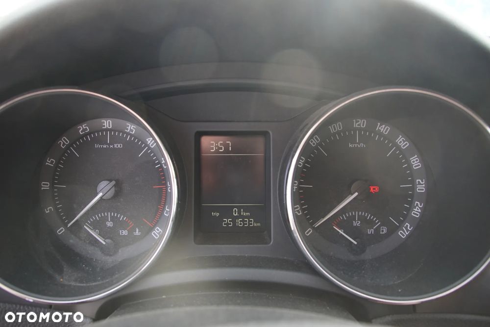 Auto na części - Skoda Superb II 2.0 TDI 140 KM BMP KXX LA7W 2009R Silnik Skrzynia Drzwi Błotnik Zderzak Lampa Lusterko Klamka Szyba Deska Kokpit Sterownik Moduł Czujnik Licznik Panel Kierownica - 13