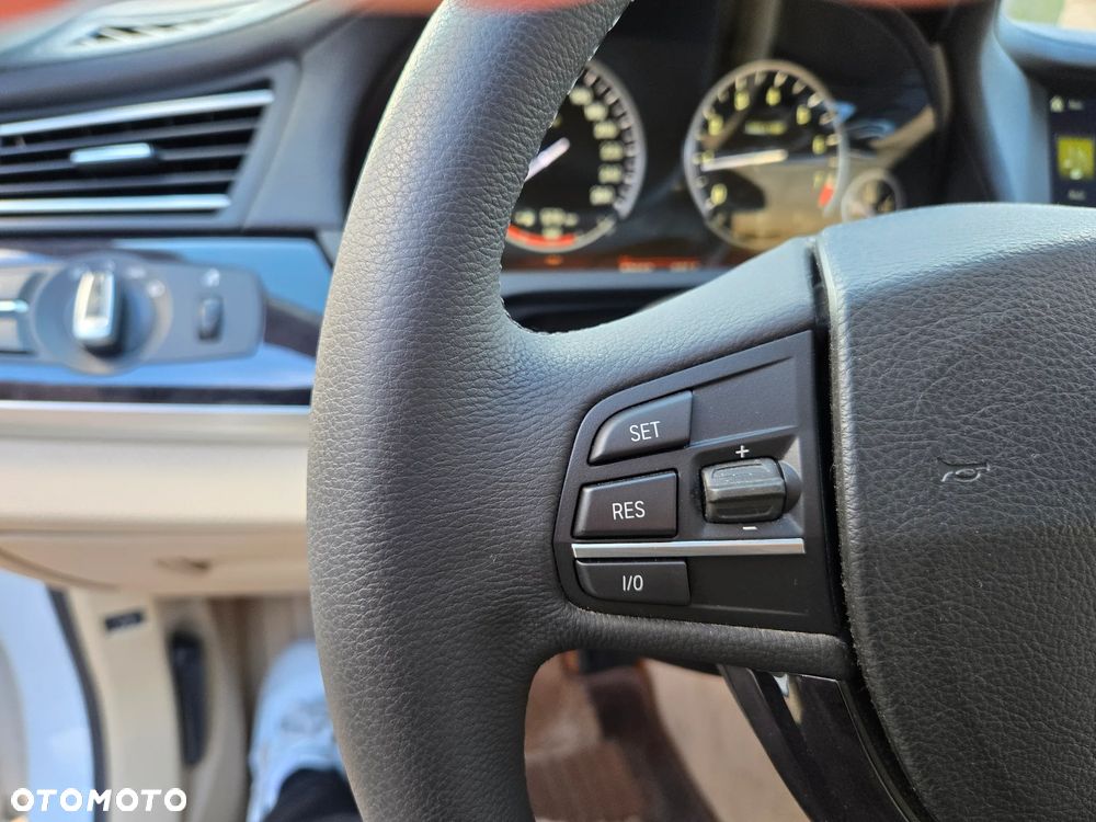 BMW Seria 7 740i - 17
