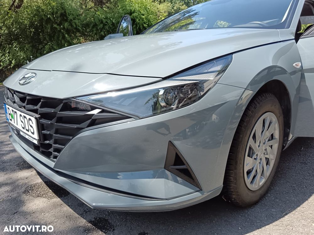 Hyundai Elantra - 8