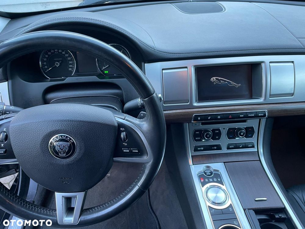 Jaguar XF 2.2 D Premium Luxury - 15