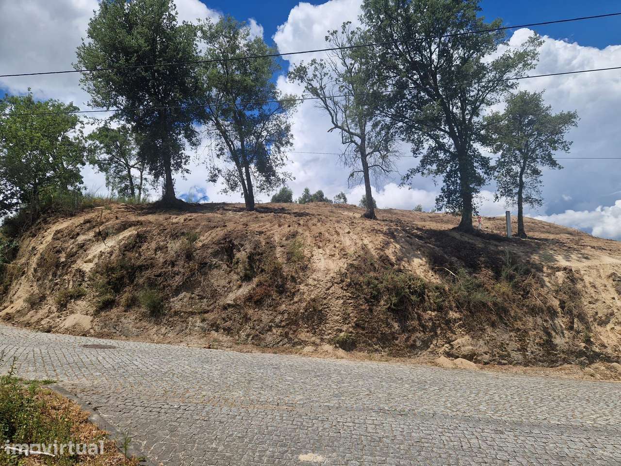 Terreno Urbano de 1387m² em Priscos com boas acessibilidades - Grande imagem: 3/6