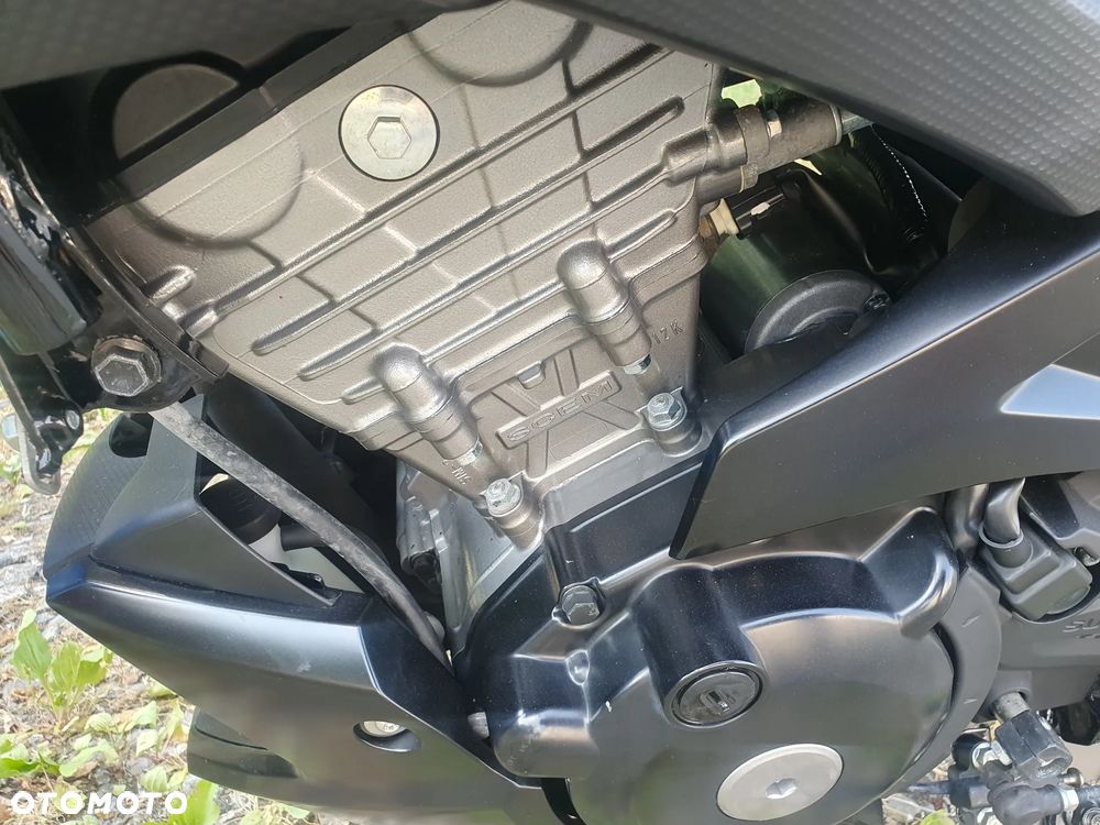 Suzuki GSX - 12