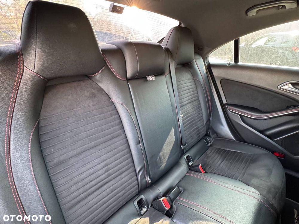 Mercedes-Benz CLA 250 4-Matic AMG Line - 17