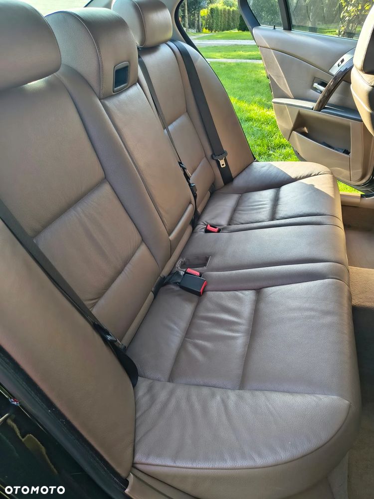 BMW Seria 5 525d - 25