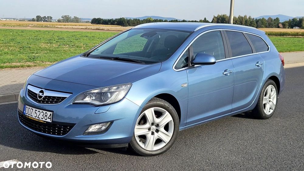 Opel Astra 2010 photo 2