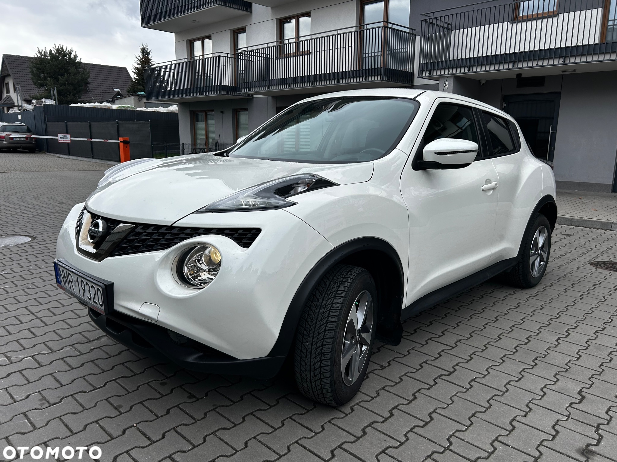 Nissan Juke 1.6 Acenta Xtronic - 4