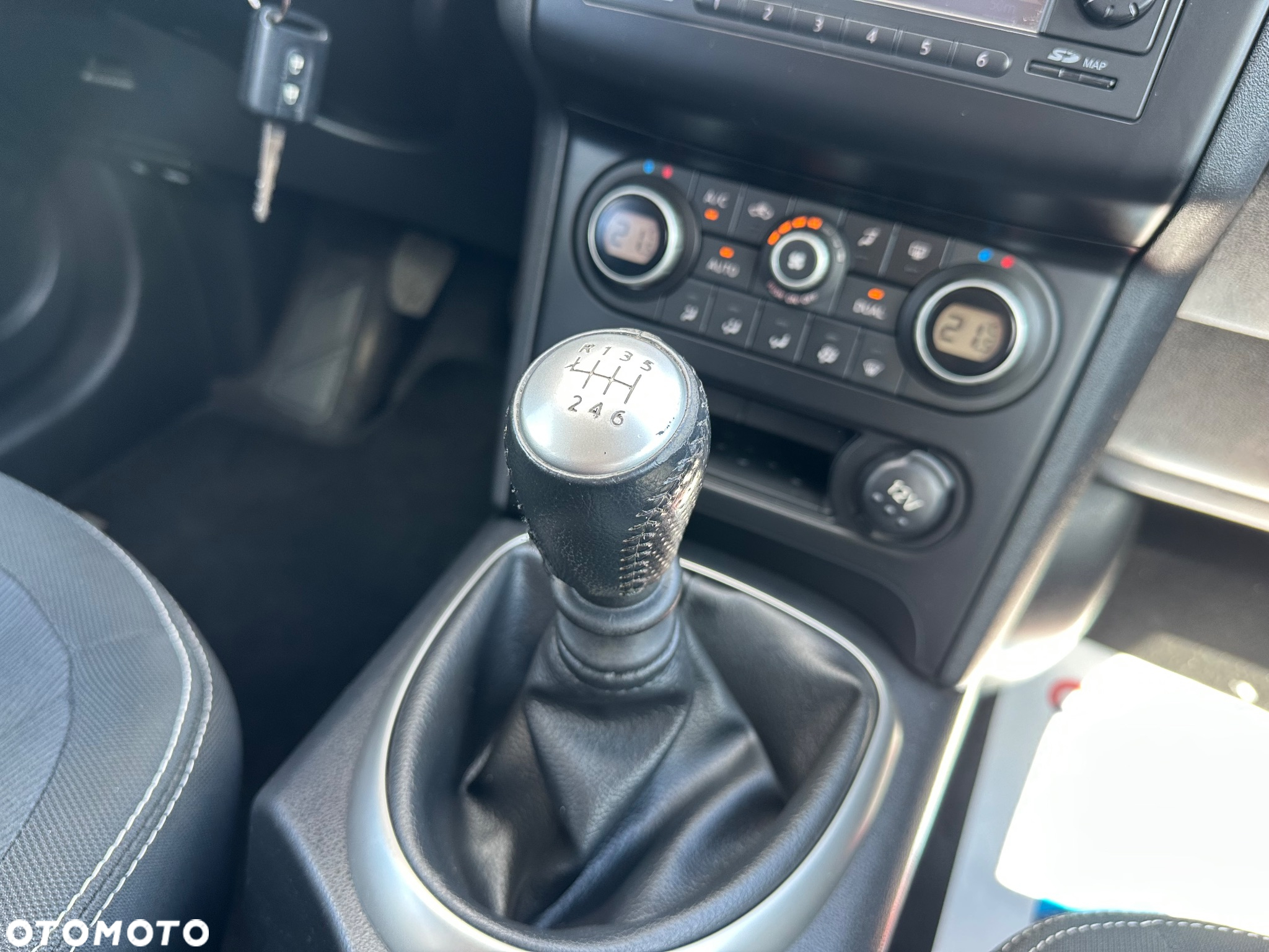 Nissan Qashqai 2.0 dCi DPF 4x4 tekna - 27