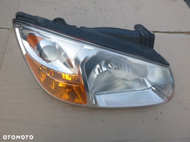 LAMPA PRAWY PRZÓD PRAWA PRZEDNIA KIA CERATO I LIFT - 2
