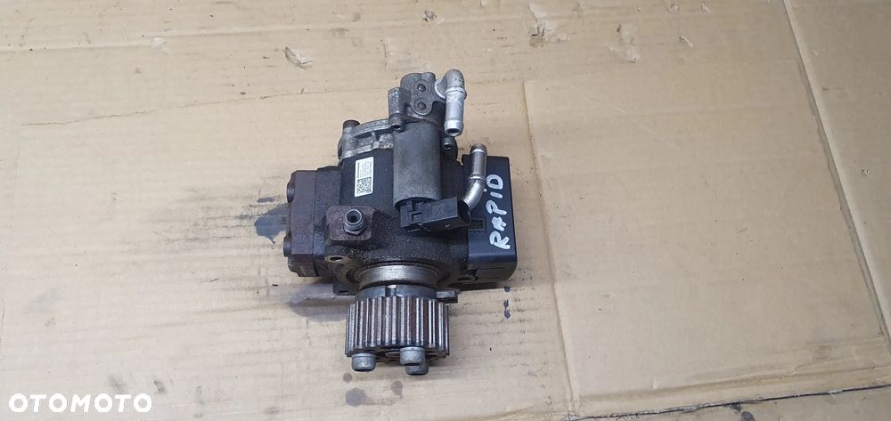 Pompa wtryskowa paliwa Skoda Rapid 1.6 TDI 03L130755AH - 2