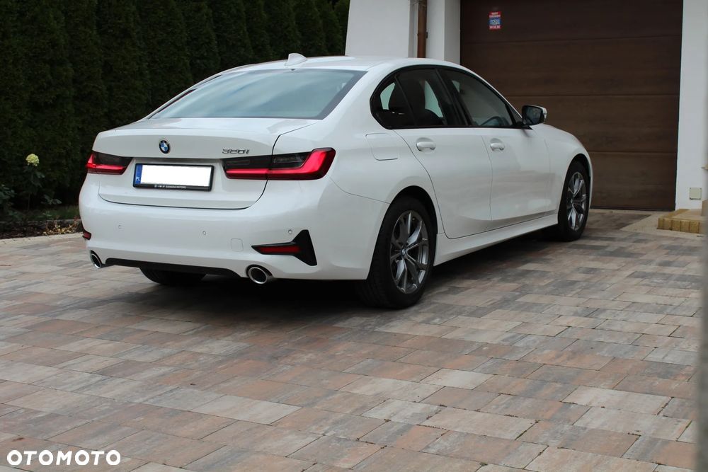 BMW Seria 3 320i Sport Line - 7