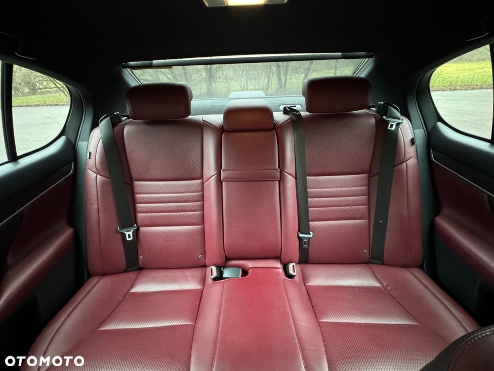 Lexus GS 200t / 300 F Sport - 10