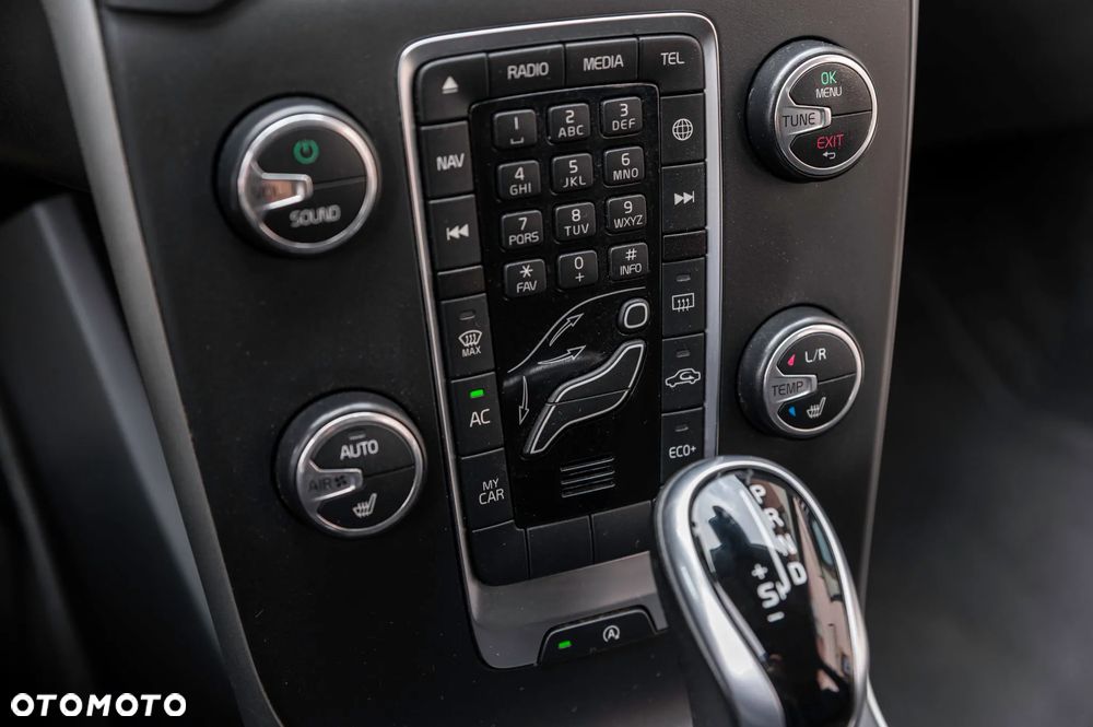 Volvo V40 D2 Geartronic Momentum - 37