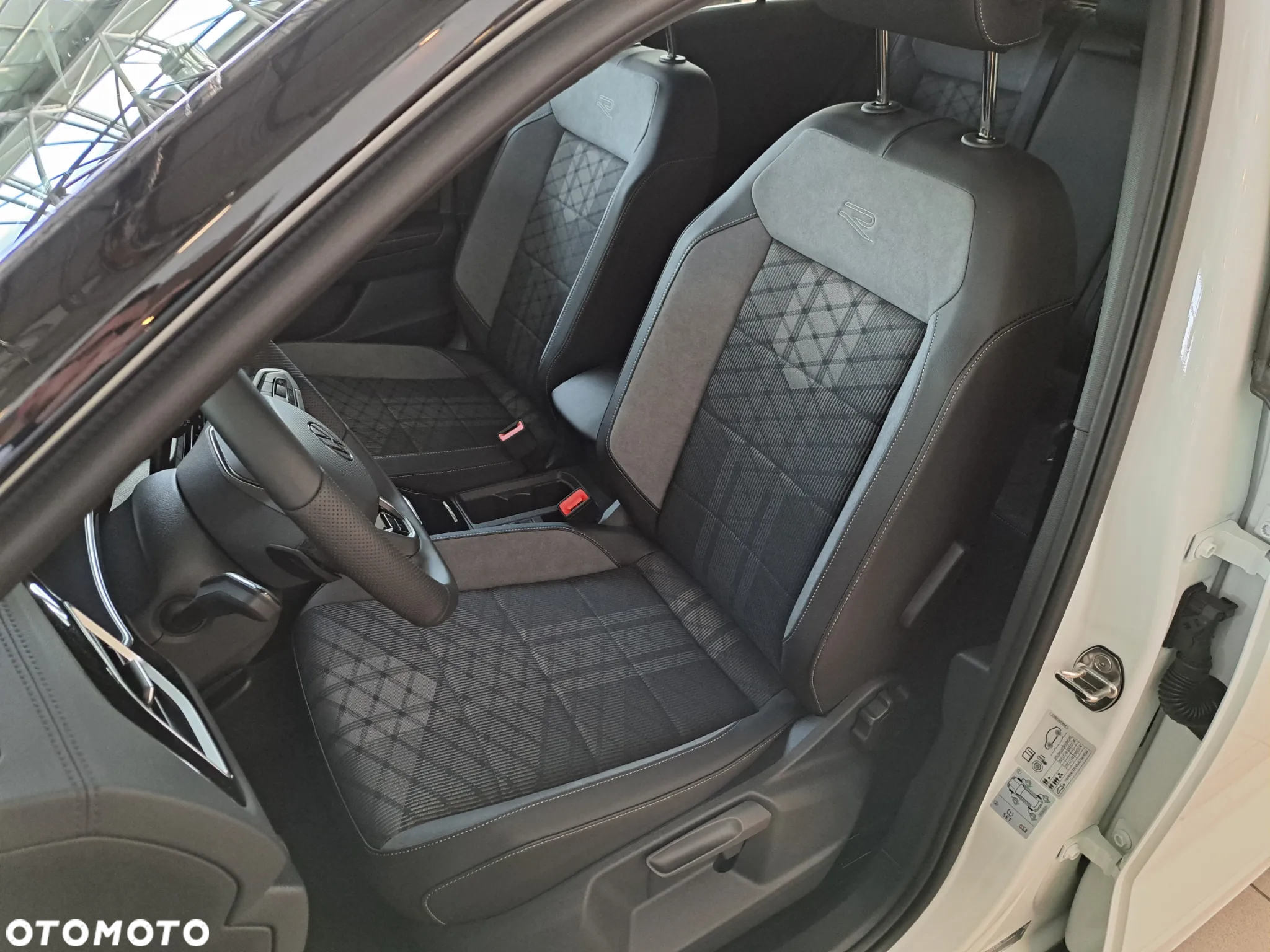 Volkswagen T-Roc 1.5 TSI R-Line Plus DSG - 9
