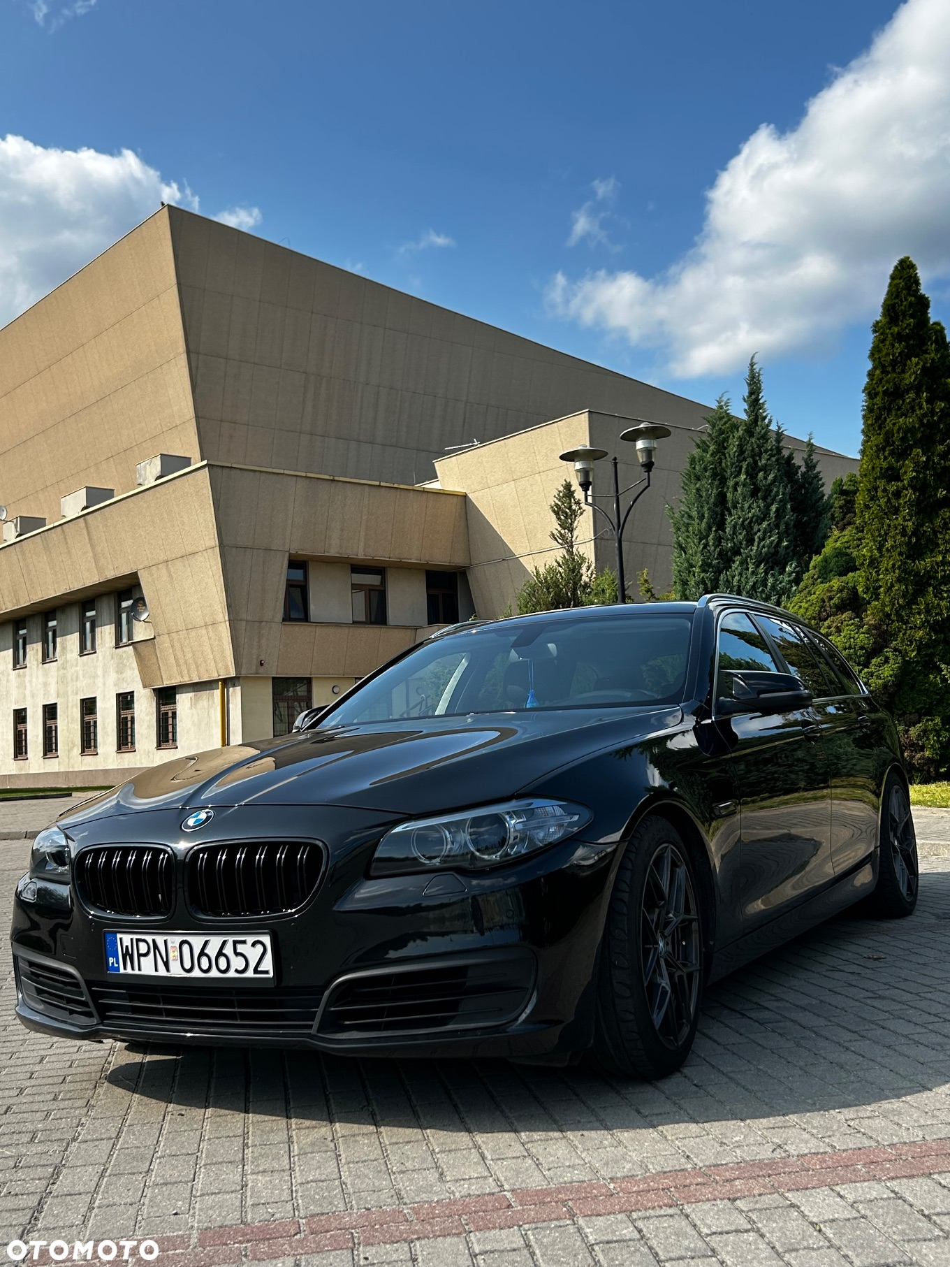 BMW Seria 5 520d xDrive - 17