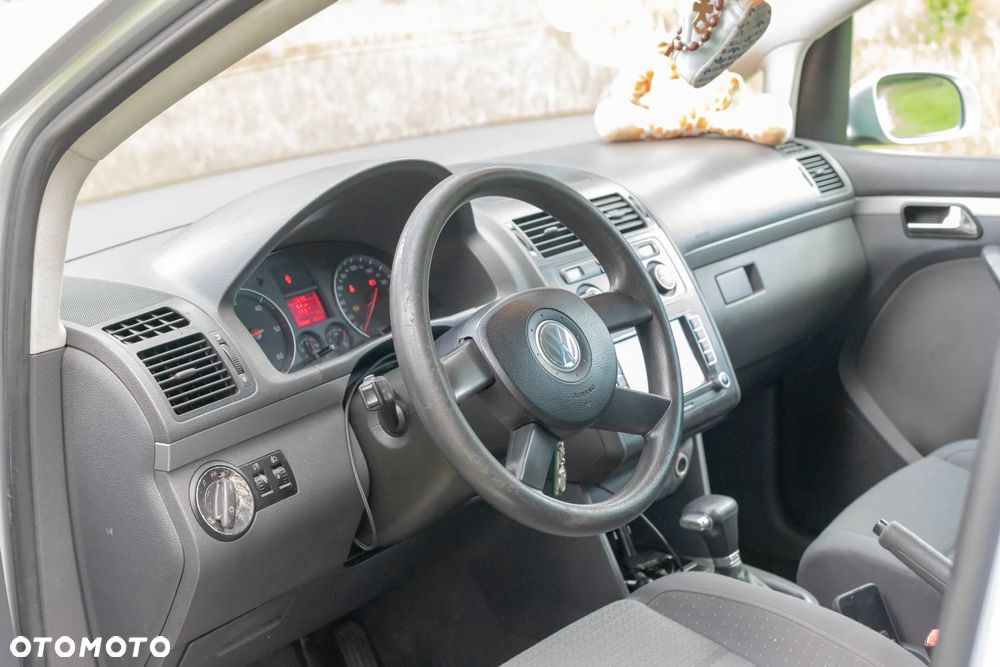 Volkswagen Touran 2.0 TDI DSG Highline - 9