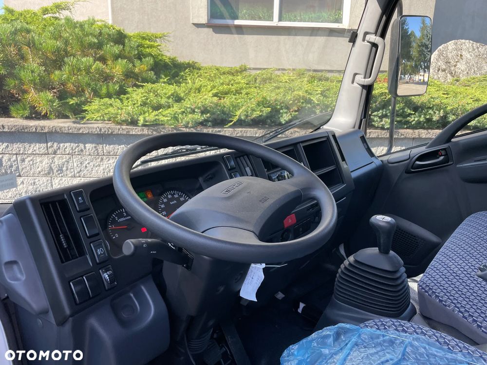 Isuzu M21 Th - 10