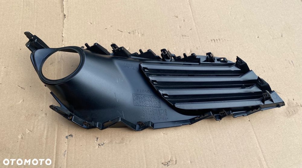 TOYOTA AURIS 2 II lift E180 E18 ORYGINALNA ! ! ! PRAWA KRATKA ZAŚLEPKA RAMKA OSŁONA OBUDOWA HALOGENU NA HALOGEN kratka zderzaka przedniego w zderzak przedni prawy przód 81481-02580 81481-02600 52030-02210 - 6
