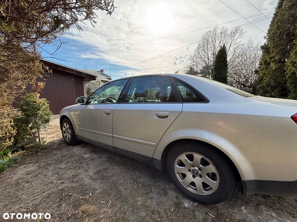 Audi A4 Limousine - 4