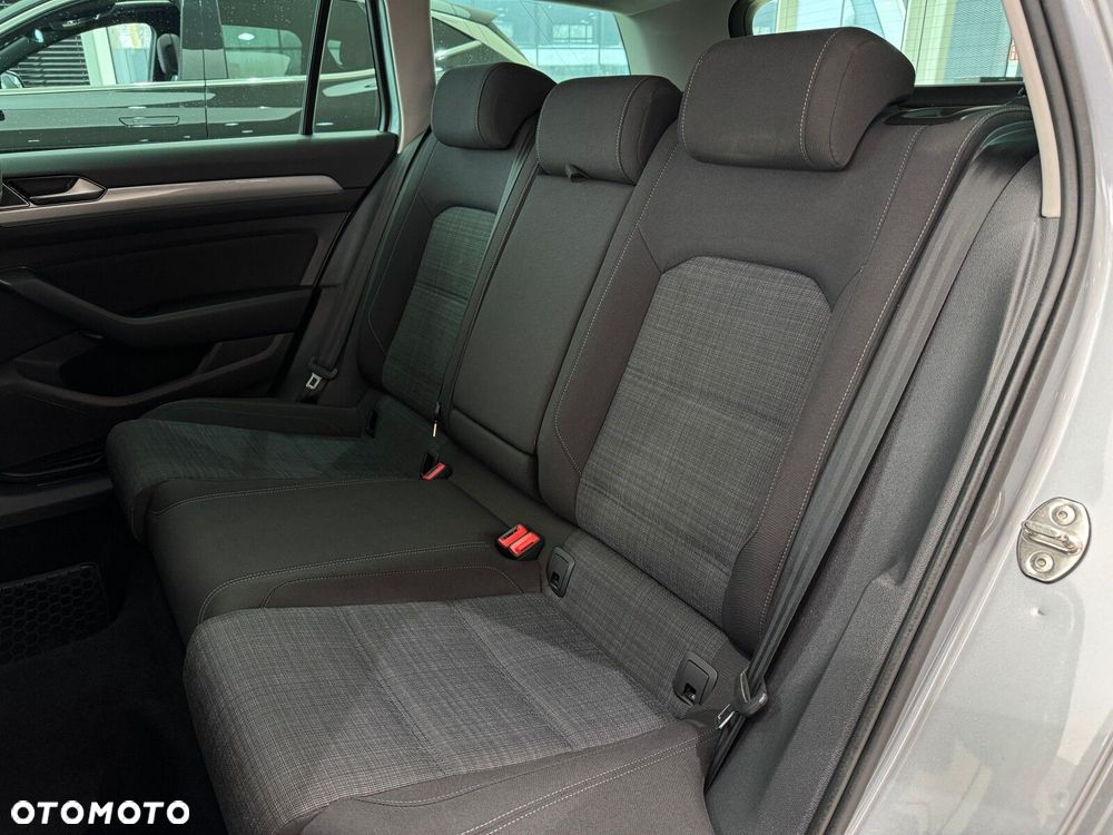 Volkswagen Passat - 13