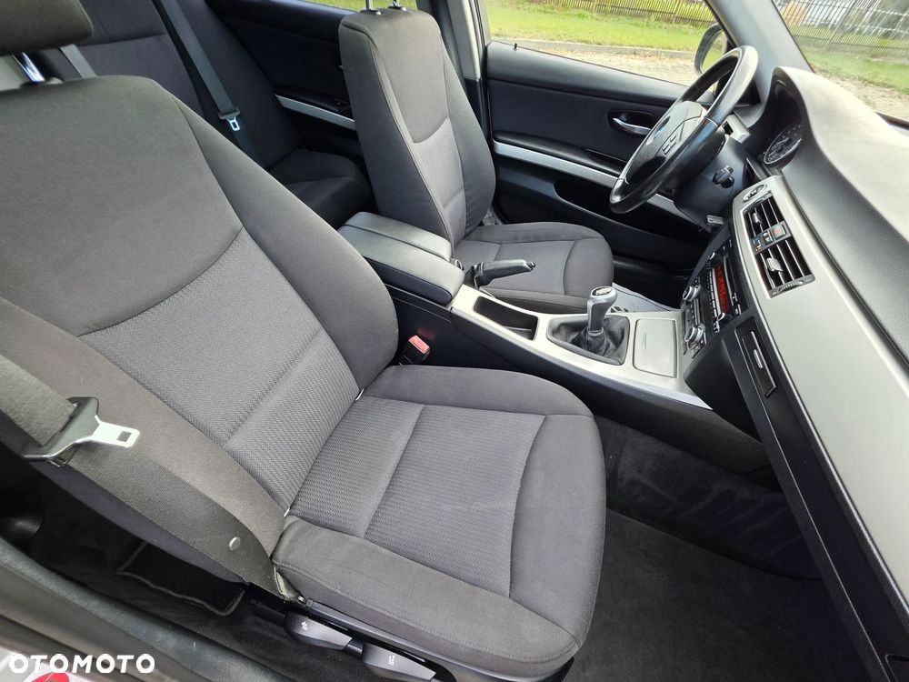 BMW Seria 3 318d DPF Edition Exclusive - 29