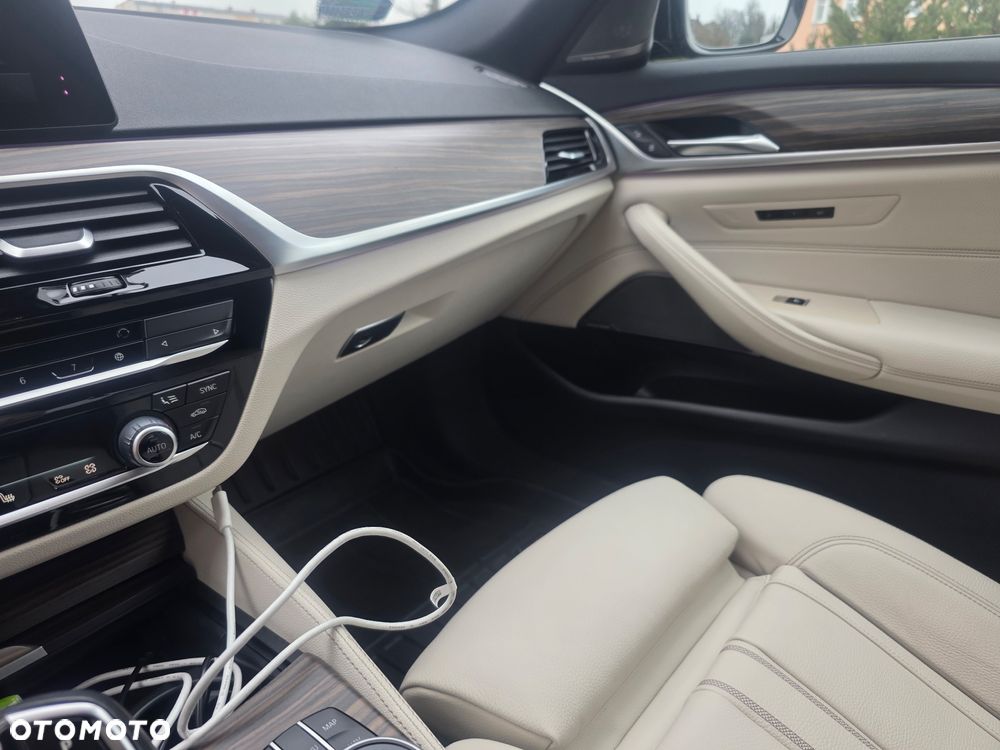 BMW Seria 5 520d xDrive - 11