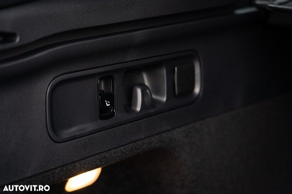 Mercedes-Benz GLC - 33