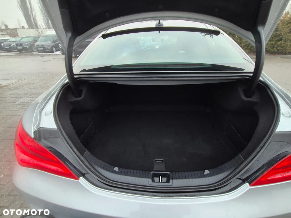 Mercedes-Benz CLA 180 AMG Line - 28