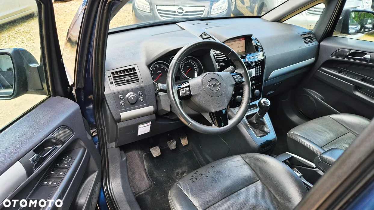 Opel Zafira 1.8 Cosmo - 31