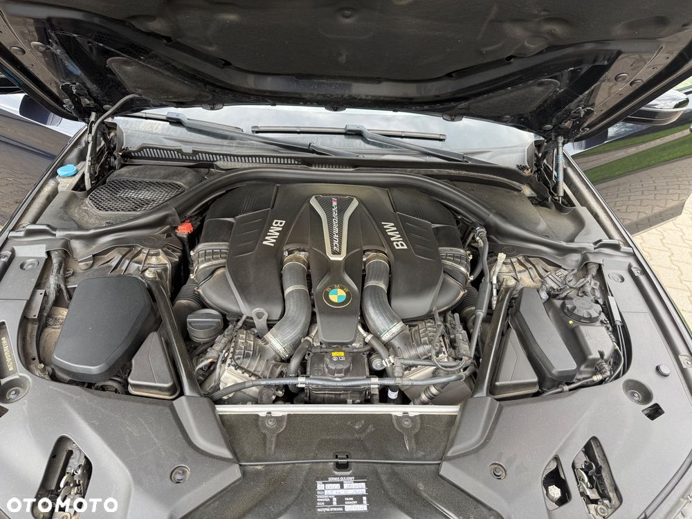 BMW Seria 5 M550i xDrive sport - 14