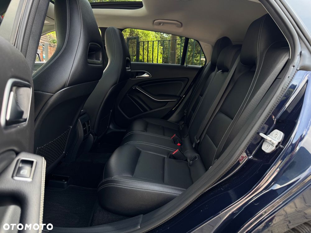 Mercedes-Benz CLA 180 d AMG Line - 21