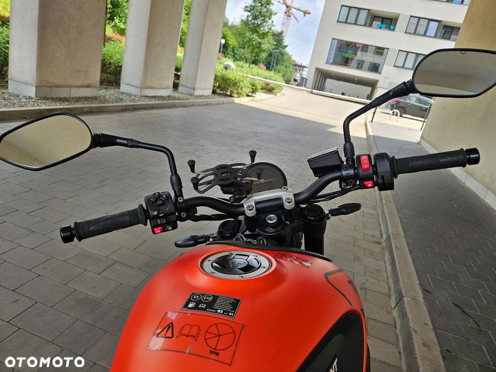 Triumph Trident - 21