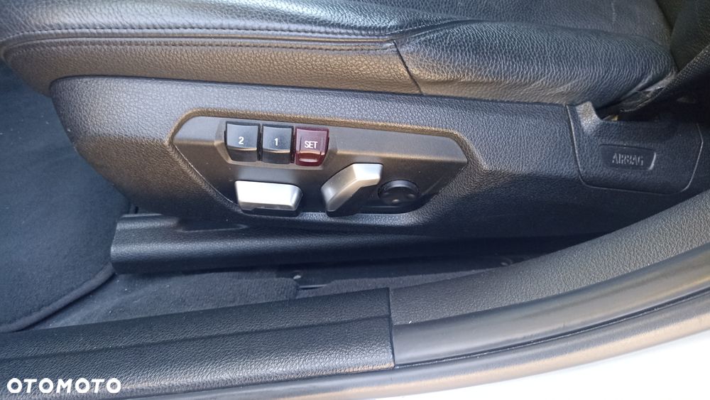 BMW Seria 3 328i xDrive Luxury Line - 15