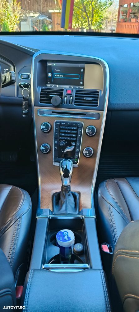 Volvo XC 60 D5 AWD Aut. Momentum - 4