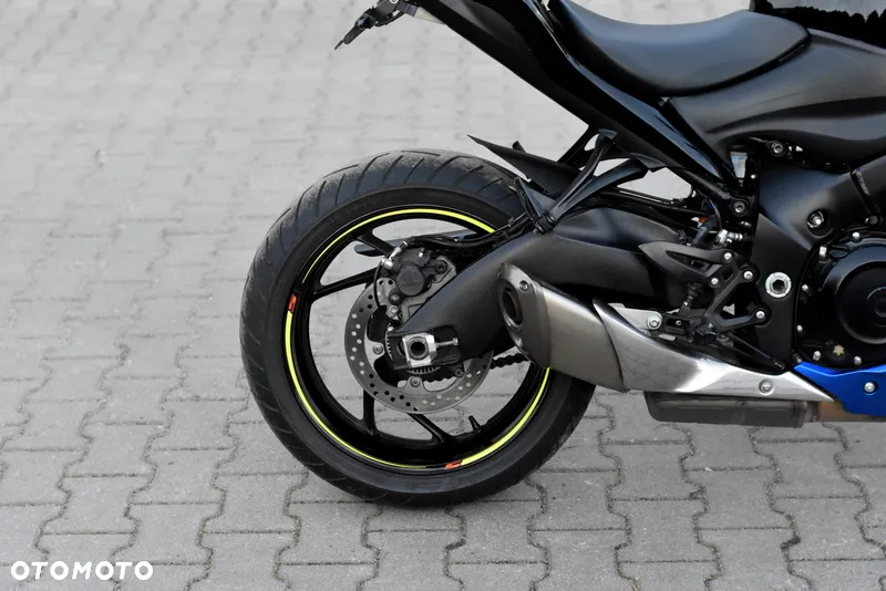 Suzuki GSX 1000 - 10