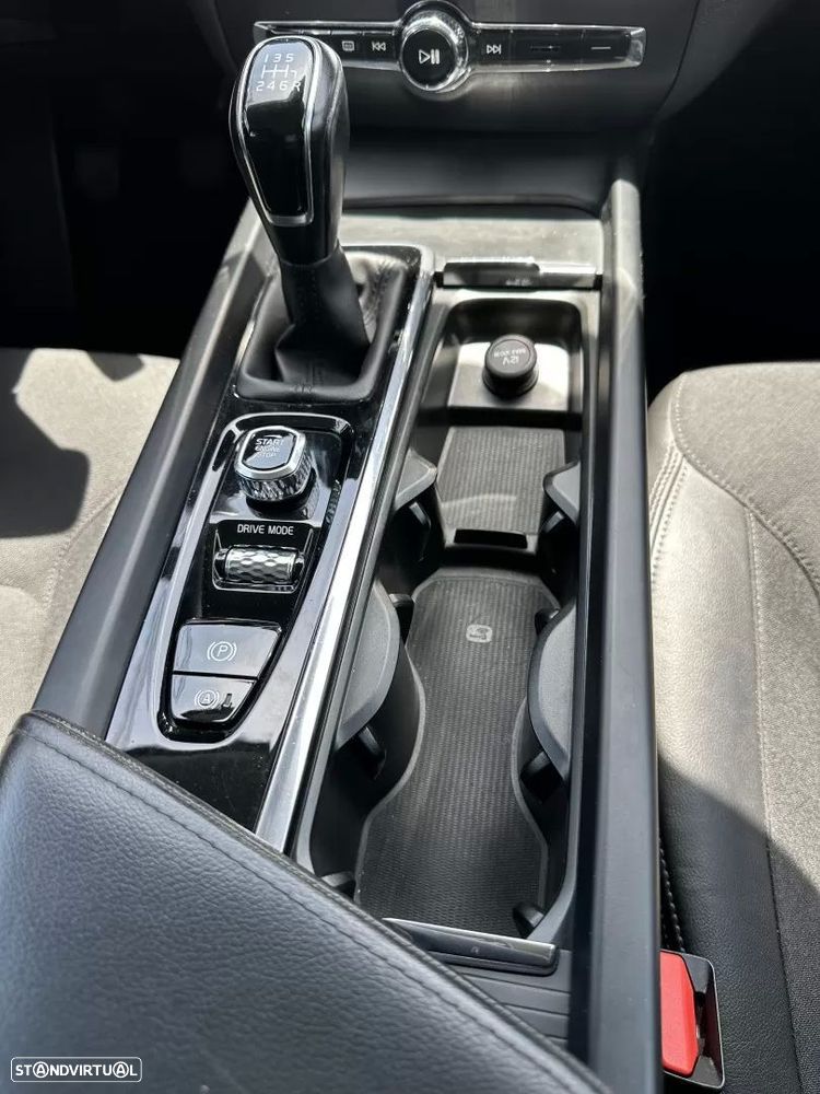 Volvo V60 2.0 D3 Momentum Plus - 47