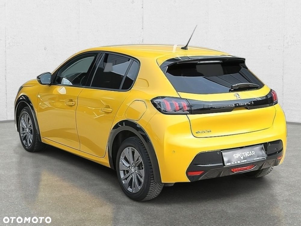 Peugeot 208 - 8