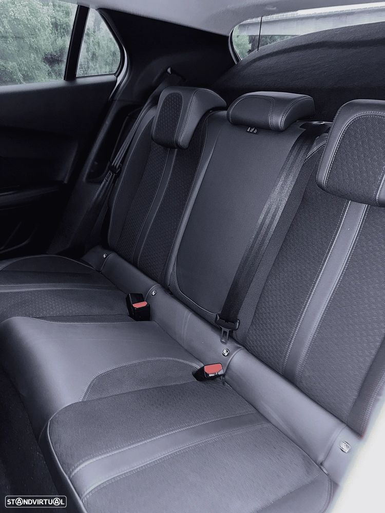 Peugeot e-2008 Allure Pack - 13