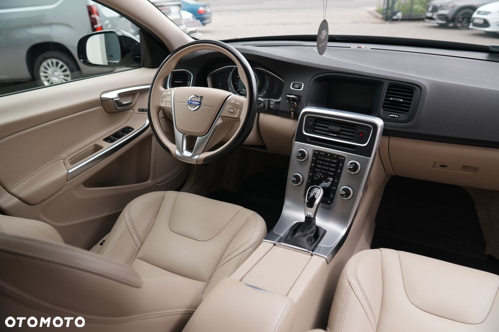 Volvo V60 T5 Drive-E Dynamic Edition (Momentum) - 13