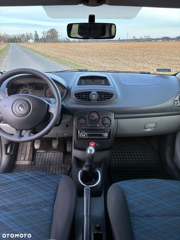 Renault Clio 1.2 16V Wind - 12