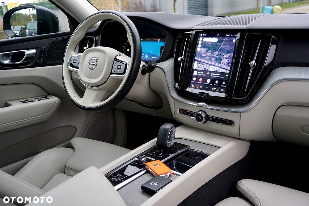 Volvo XC 60 B4 D Plus Dark - 27