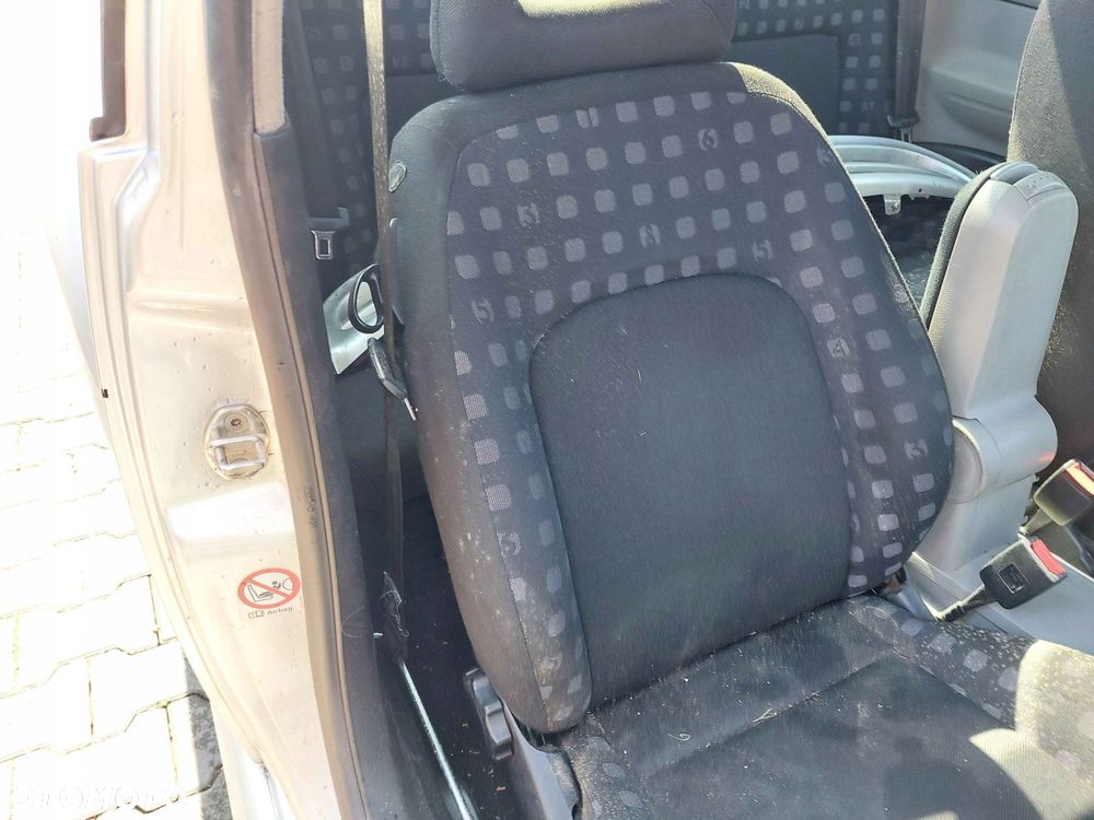 FOTEL PRAWY PRZÓD 3D VOLKSWAGEN NEW BEETLE I - 2